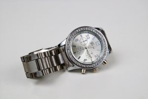 watch-hand-clock-time-timepiece-clock-face-1378833-pxhere.com